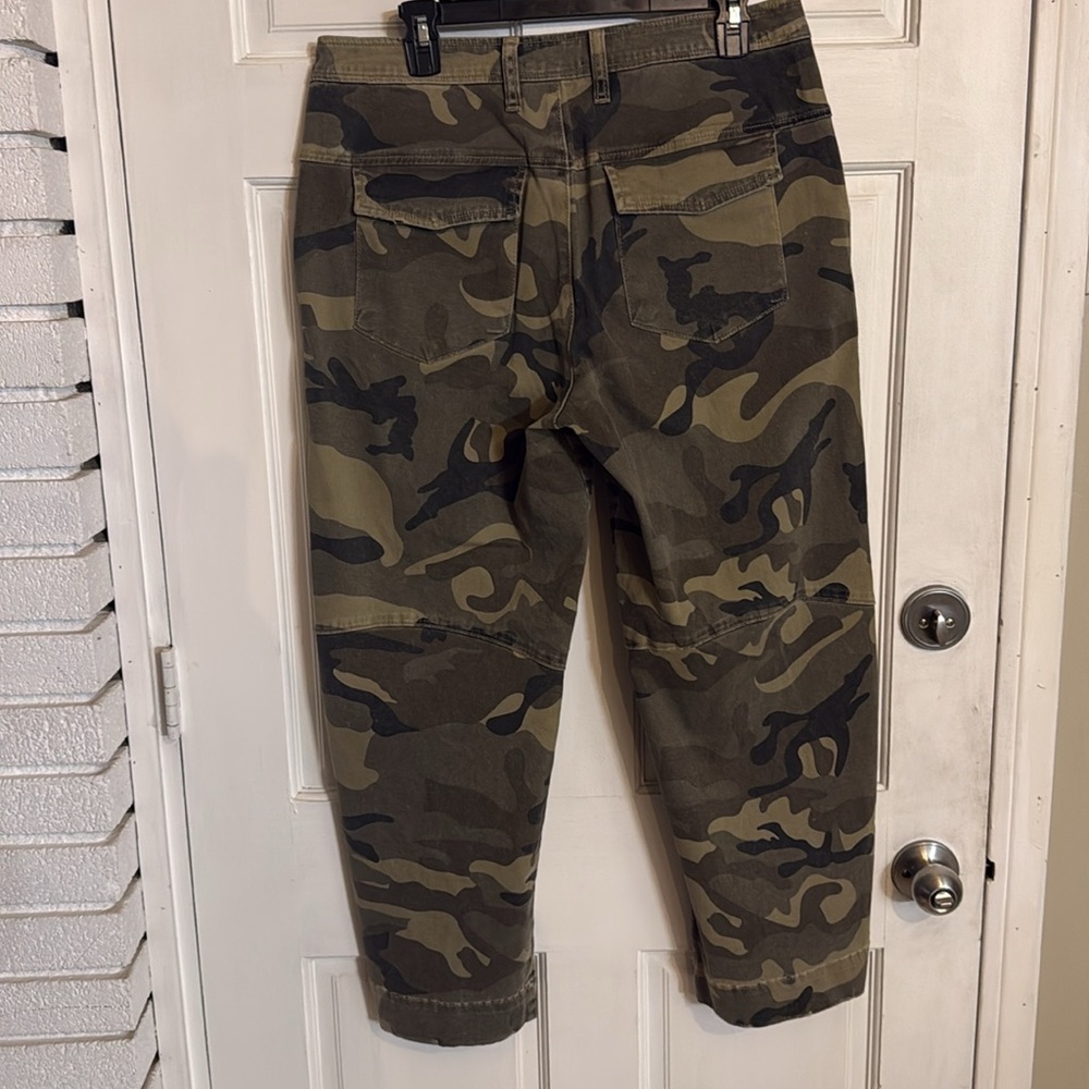 NWOT KUT from the Kloth Women's Ashton High rise Wide Leg Barrel, Camo in Olive - Picture 10 of 16